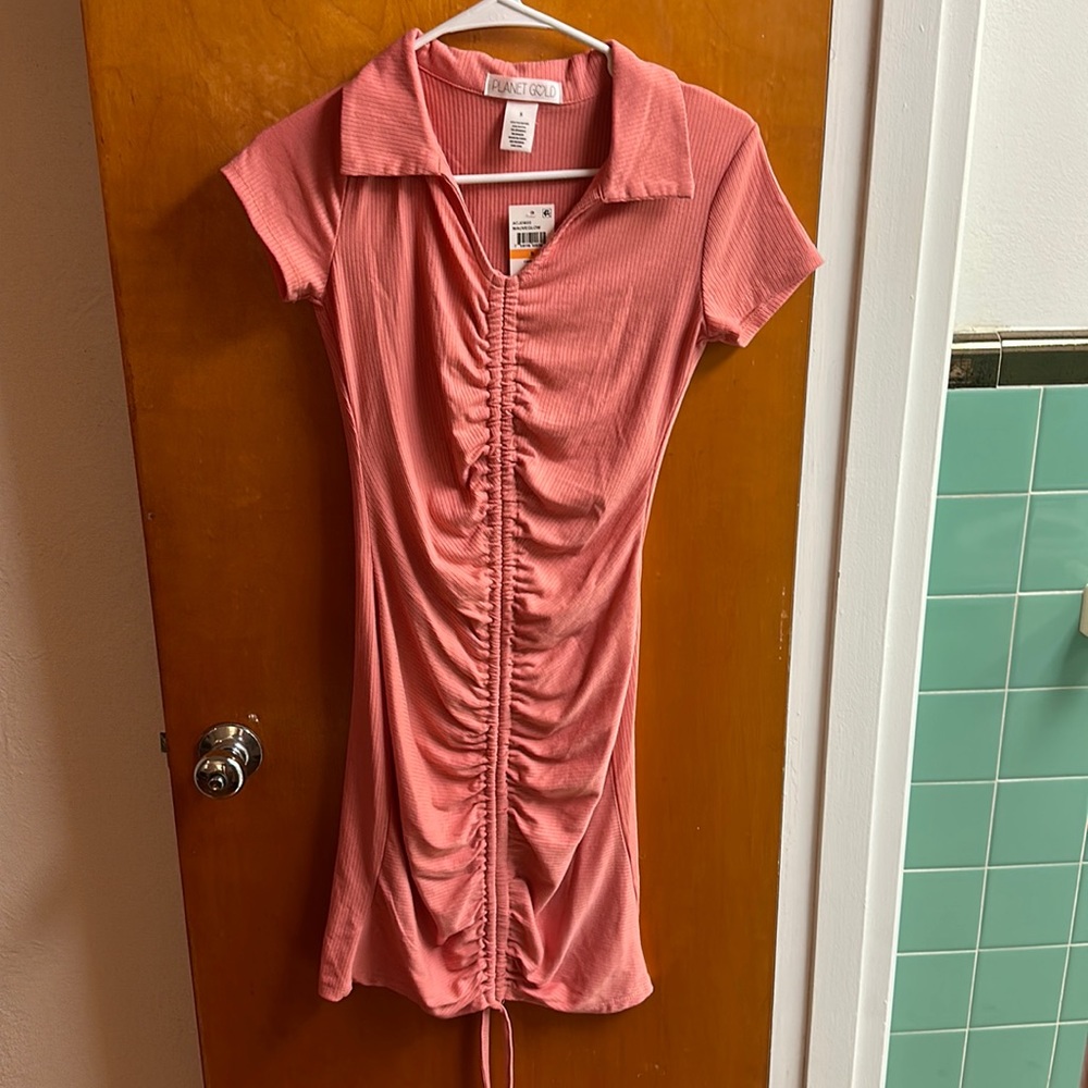 NWT Coral dress that gathers in the front and ties at the bottom.